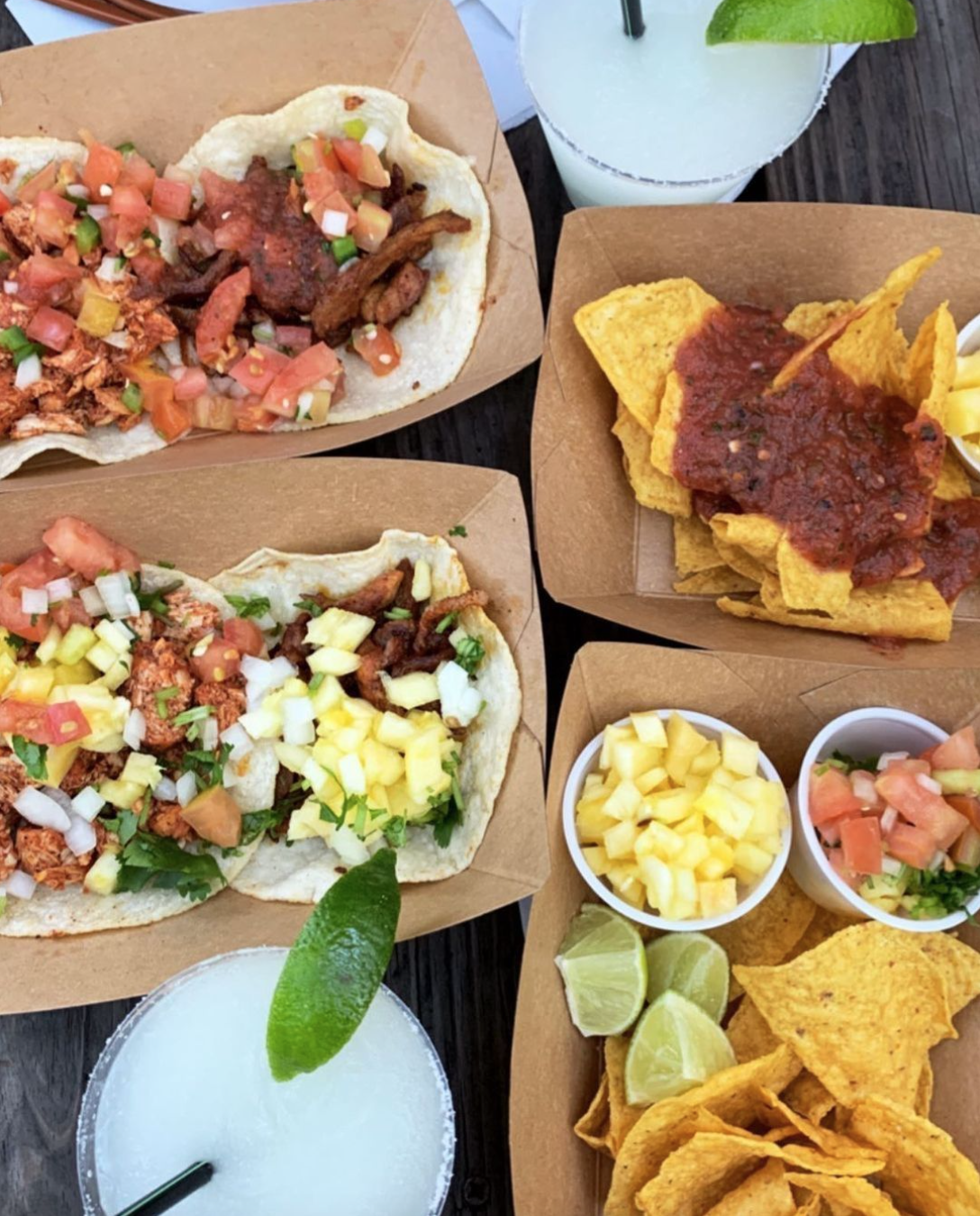 Tacos og nachos med salsa