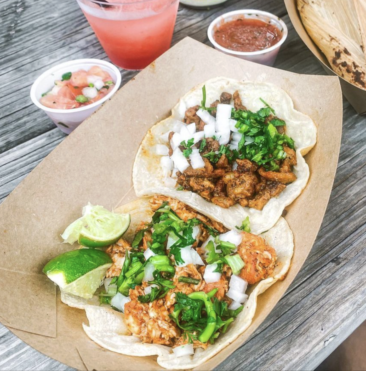 Tacos serveret fra taco foodtrucken til en fest